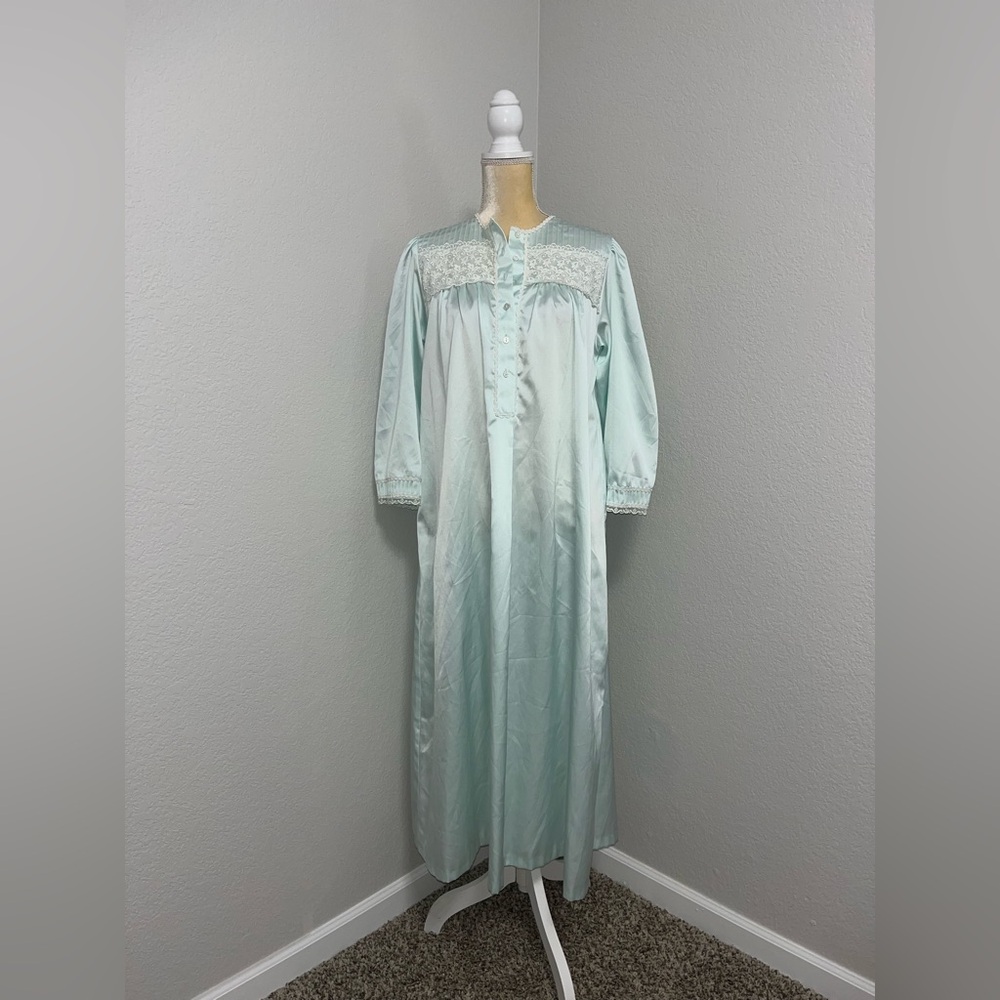 Vintage Oscar de la Renta Nightgown Light Mint Green